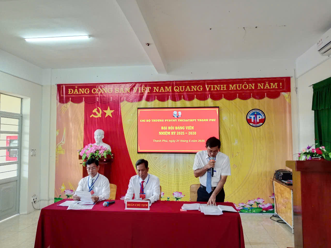 Đại hội Chi bộ Trường PTDTNT THCS&THPT Thạnh Phú N