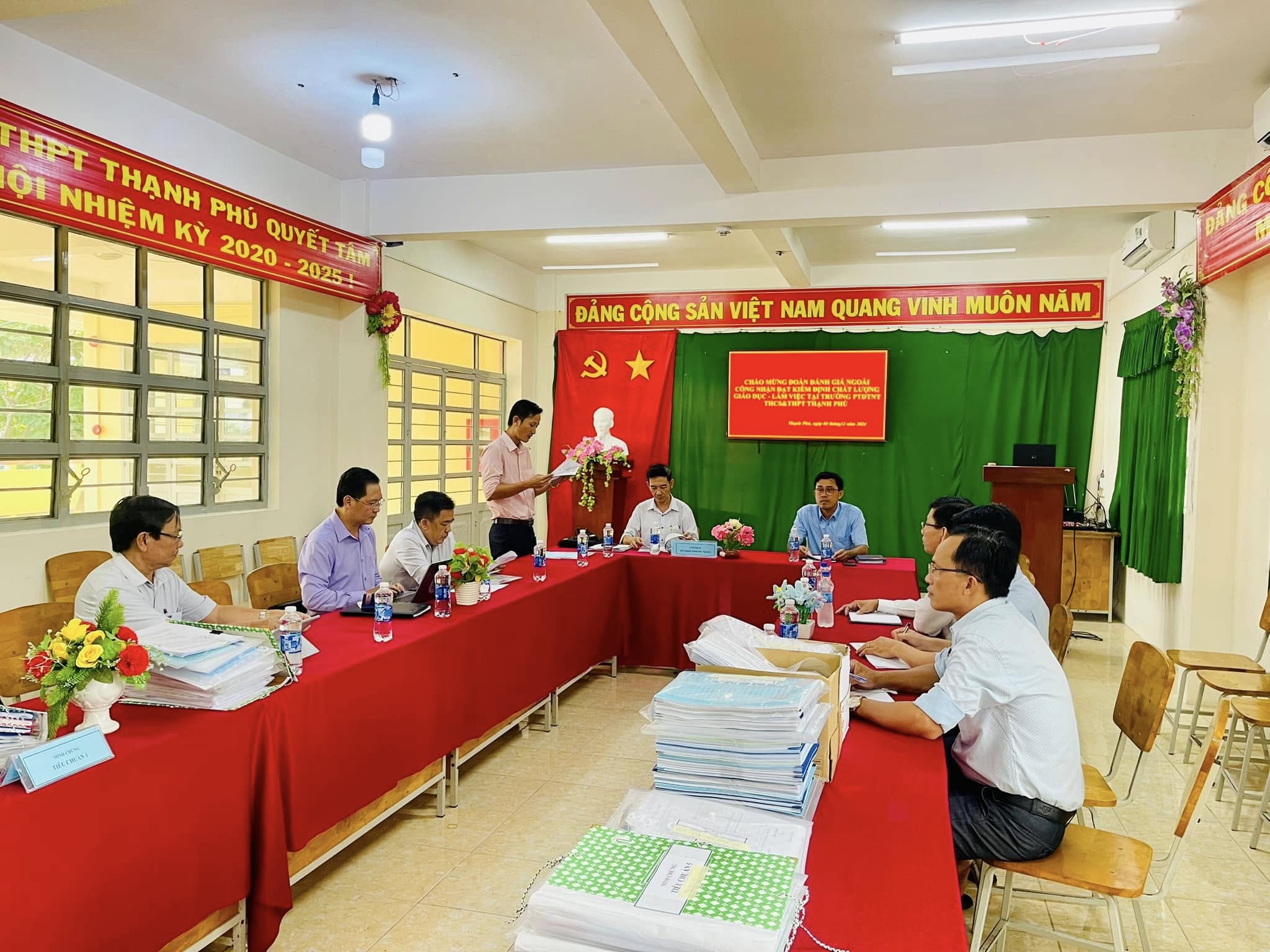 Đoàn kiểm tra công nhận trường